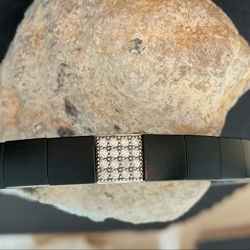 Elegant Black Bracelet with Silver Accent